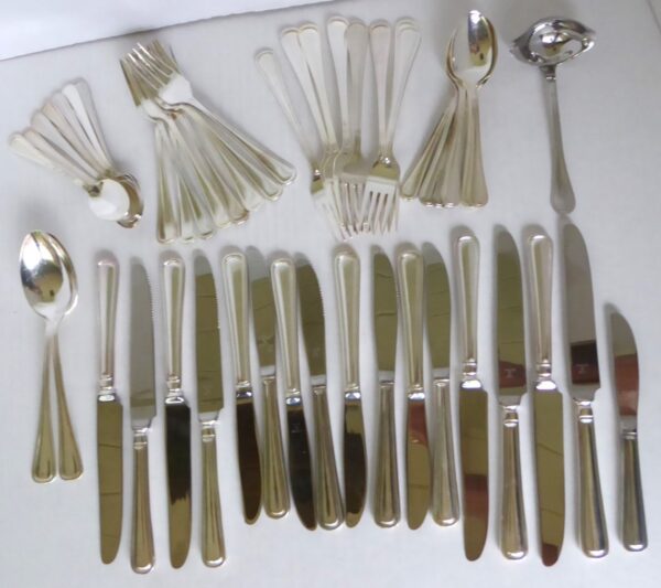 Classic Rim Pattern Set Silver Plate Flatware 8 Settings plus Serving Pieces 90s